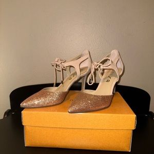 Light pink and rose gold glitter pumps